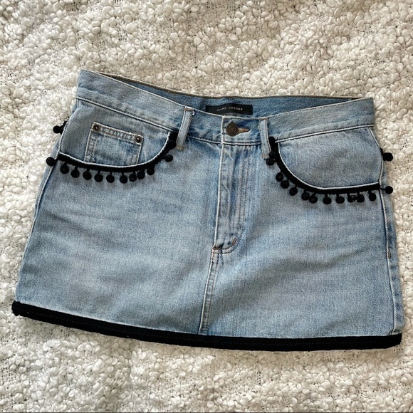𝅺MARC Jacobs Light Wash Jean Mini Skirt Pom Pom 26 - Picture 1 of 6